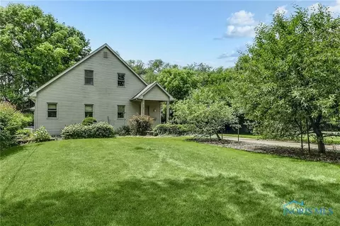 910 Pine St, Perrysburg, OH 43551