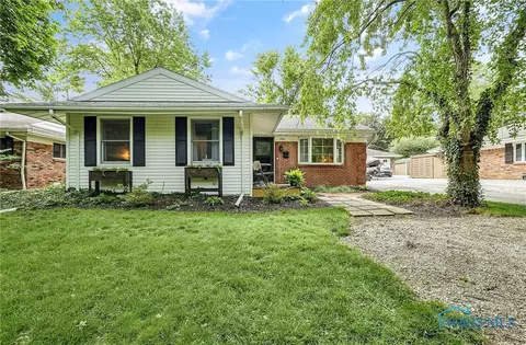 550 W 2nd St, Perrysburg, OH 43551