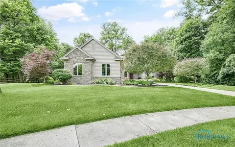 4068 Deer Ravine Ct, Maumee, OH 43537