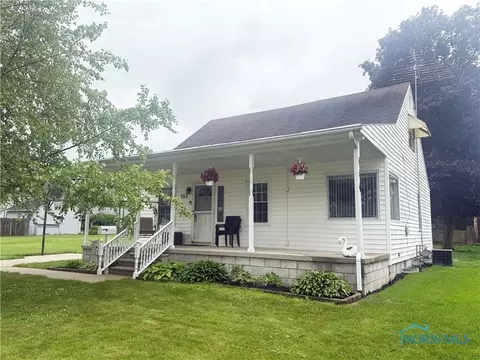 703 College Ave, Fostoria, OH 44830