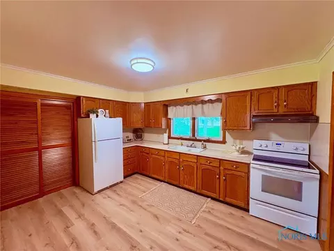 237 Pontious Pl, Napoleon, OH 43545 photo 5
