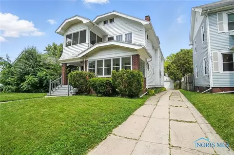 1452 Rollins Rd, Toledo, OH 43612