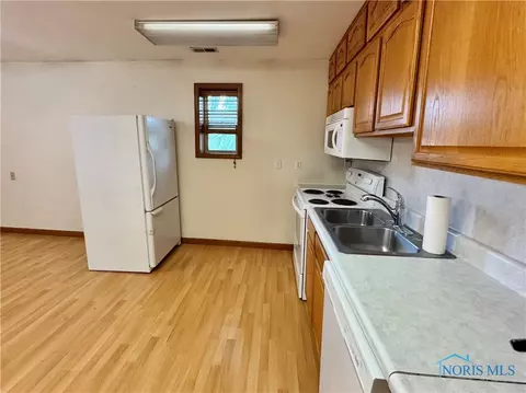 220 Rolland St, Bryan, OH 43506 photo 4