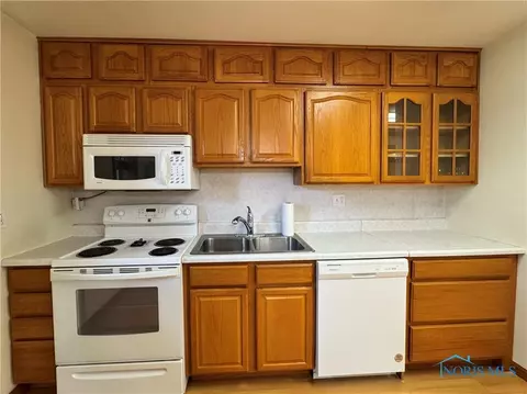220 Rolland St, Bryan, OH 43506 photo 2