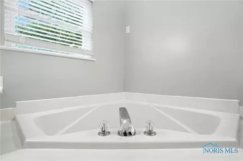 8076 Bridgehampton Dr, Waterville, OH 43566 photo 23