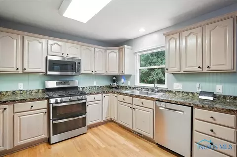 8076 Bridgehampton Dr, Waterville, OH 43566 photo 10