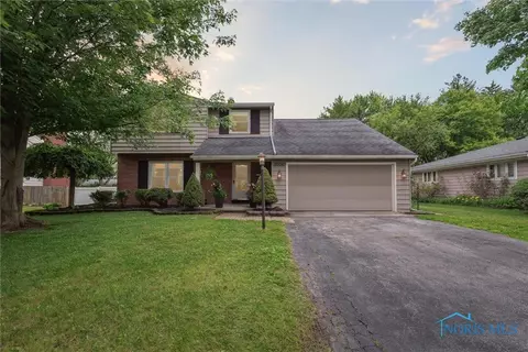 1060 Eastbrook Dr, Perrysburg, OH 43551