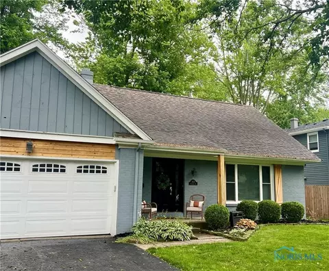 3822 Sylvan Wood Dr, Sylvania, OH 43560