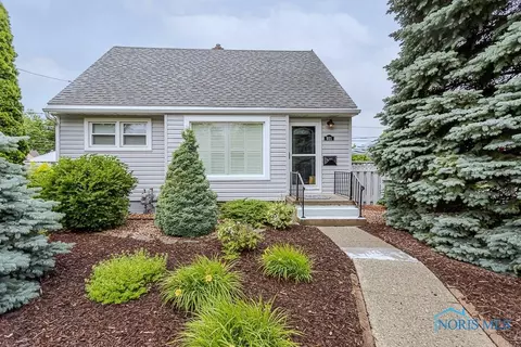 921 7th St, Maumee, OH 43537