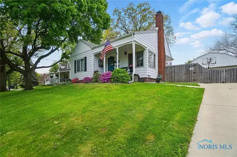 516 Robindale Ave, Oregon, OH 43616 photo 2