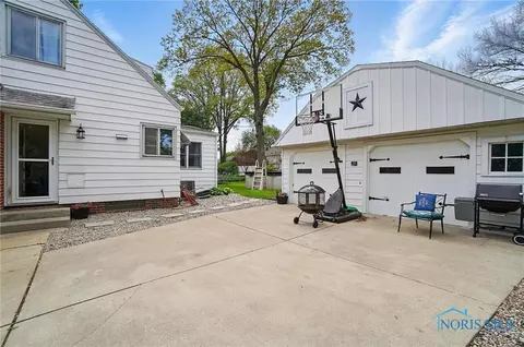 516 Robindale Ave, Oregon, OH 43616 photo 49