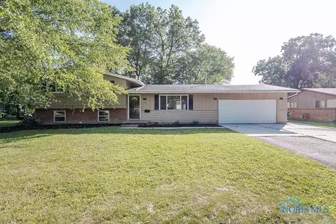 2338 Greenlawn Dr, Toledo, OH 43614