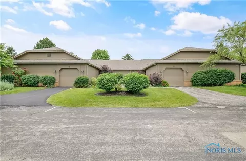 11 Meadowpond Dr, Perrysburg, OH 43551