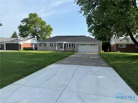 213 Hickory St, Swanton, OH 43558