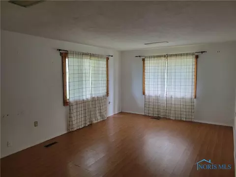 405 Heistand St, Ada, OH 45810 photo 6