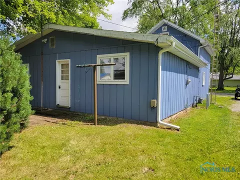 405 Heistand St, Ada, OH 45810 photo 2