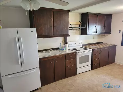 405 Heistand St, Ada, OH 45810 photo 3