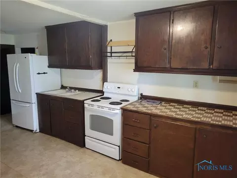405 Heistand St, Ada, OH 45810 photo 4