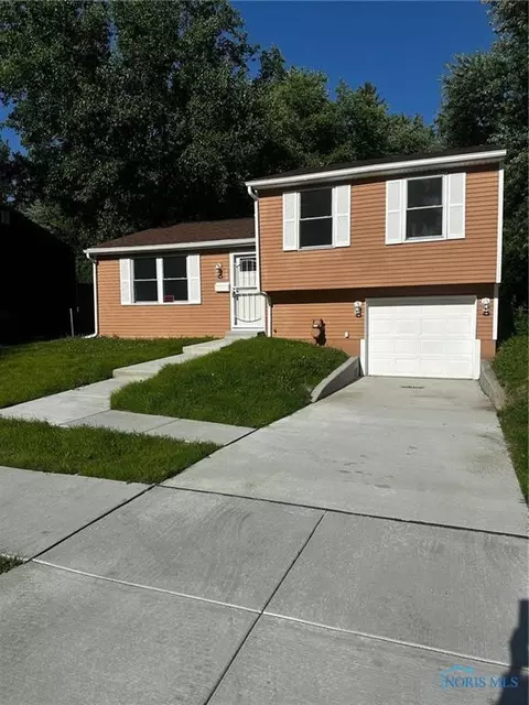 140 Ivanhill Rd, Toledo, OH 43615