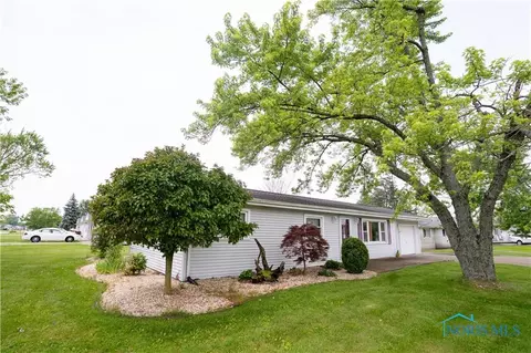 317 E Rosewood Ave, Defiance, OH 43512