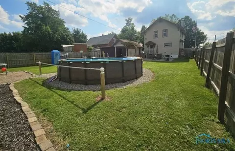 336 N Cherry St, Bryan, OH 43506 photo 9