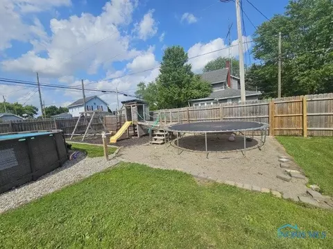 336 N Cherry St, Bryan, OH 43506 photo 11