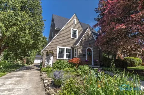 2448 Orchard Rd, Ottawa Hills, OH 43606