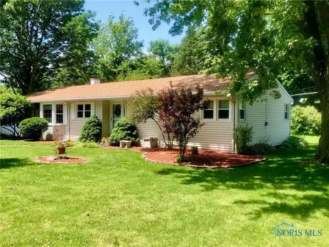 22915 W Walnut Ln, Genoa, OH 43430