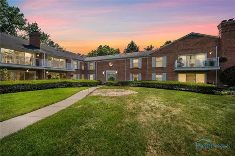 5679 Monroe St #118, Sylvania, OH 43560
