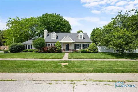 3005 Springwood St, Oregon, OH 43616