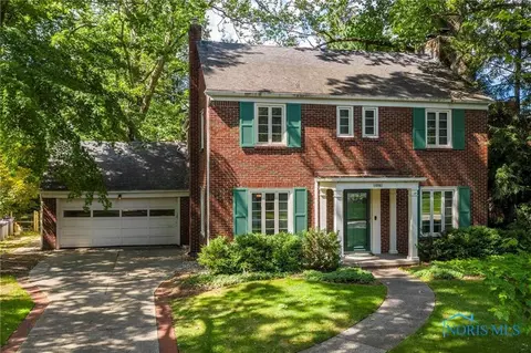 4146 Northmoor Rd, Ottawa Hills, OH 43606