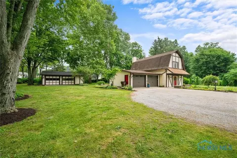 2938 King Rd, Toledo, OH 43617