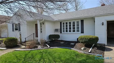 605 Riverside Dr, Woodville, OH 43469