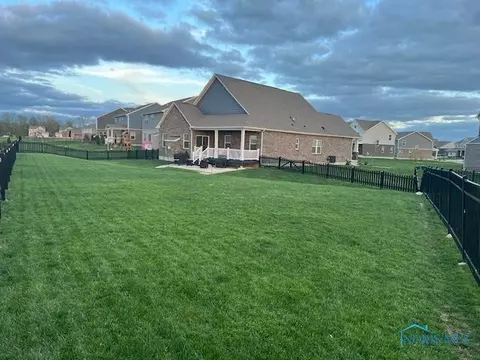 2068 Running Stream Ct, Centerville, OH 45458 photo 2