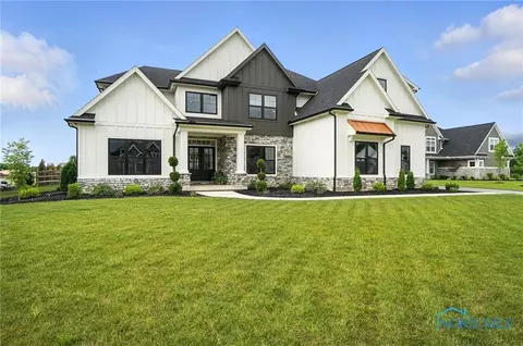 4214 Thornbury Ct, Perrysburg, OH 43551