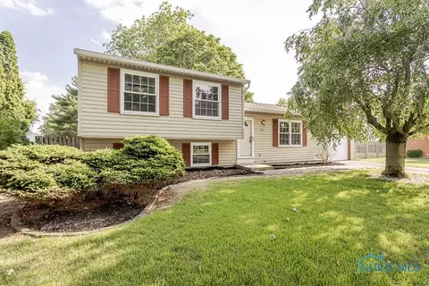2551 Eden East Dr, Northwood, OH 43619