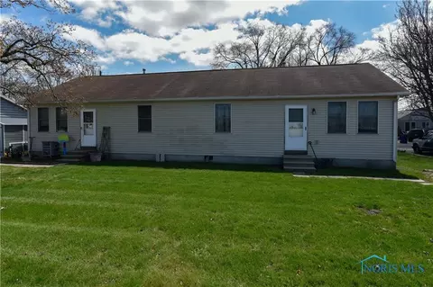 912 Virginia St, Port Clinton, OH 43452