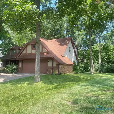 5308 Radcliffe Rd, Sylvania, OH 43560
