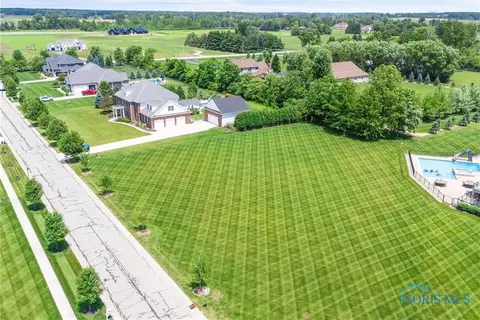 5801 Hamptons Dr, Monclova, OH 43542