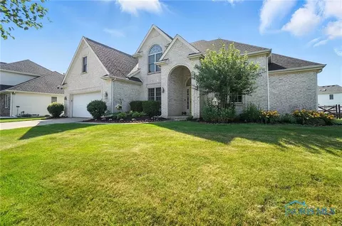 9011 Bear Creek Dr, Sylvania, OH 43560