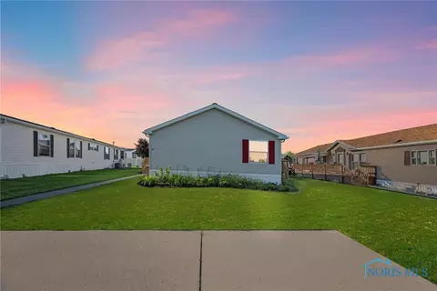 27484 Oregon Rd #12, Perrysburg, OH 43551