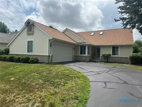 4125 Meadow Green Dr, Sylvania, OH 43560