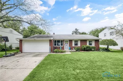240 Southwood Dr, Perrysburg, OH 43551