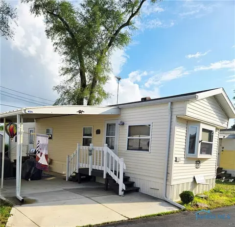 1623 NE Catawba Rd, Port Clinton, OH 43452