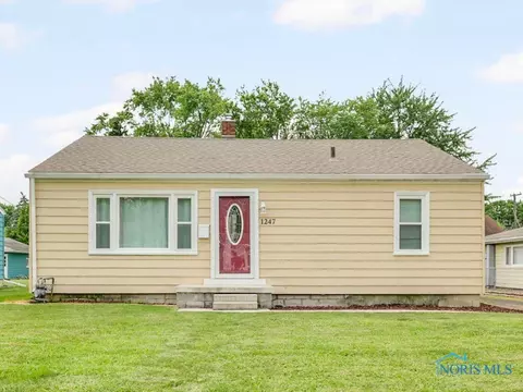 1247 Hugo St, Maumee, OH 43537