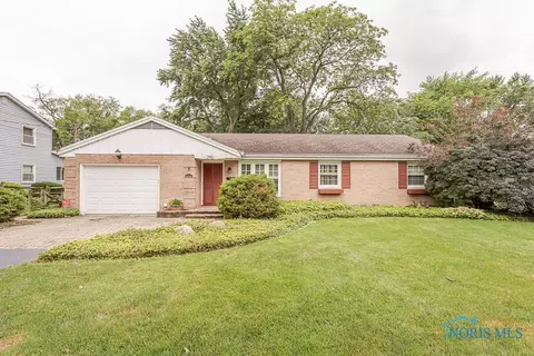 940 Cherry St, Perrysburg, OH 43551
