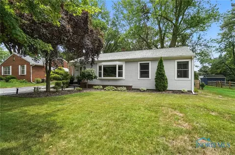 923 Pearl St, Bowling Green, OH 43402