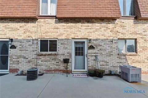 728 Fairway Dr #11, Wauseon, OH 43567