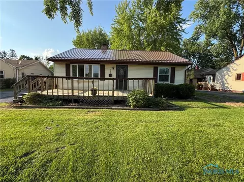 1725 Hopkins St, Defiance, OH 43512