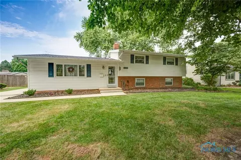 2230 Heatherlawn Dr, Toledo, OH 43614